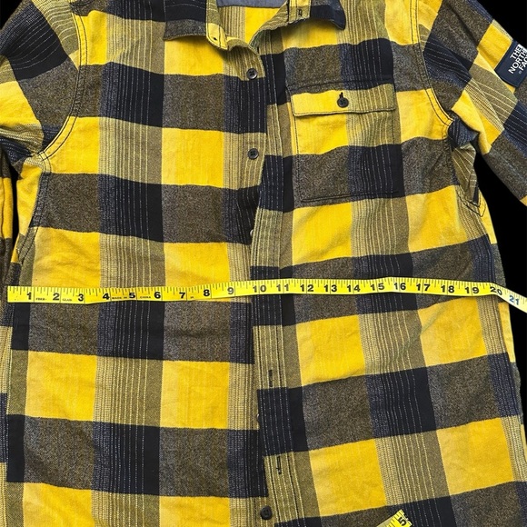 The North Face Plaid Yellow and Black Casual Button Down Shirt Men’s Small - Picture 7 of 7